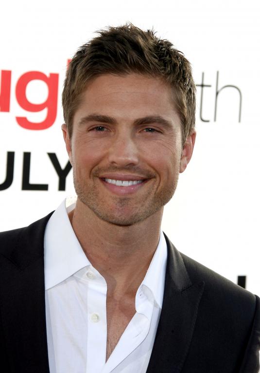 How tall is Eric Winter?